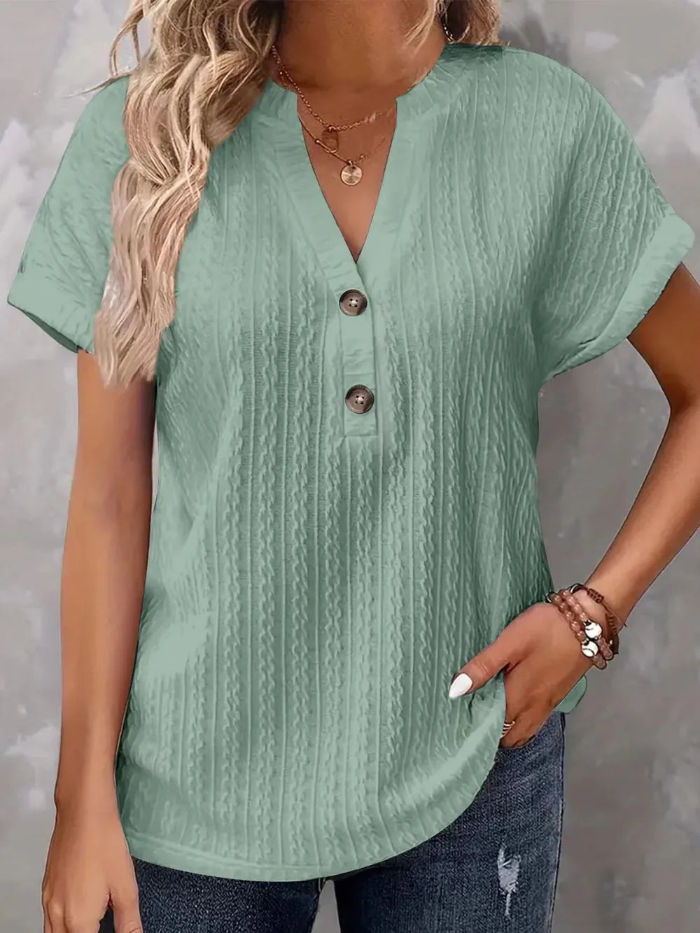 THE BREEZY NOTCH TEE