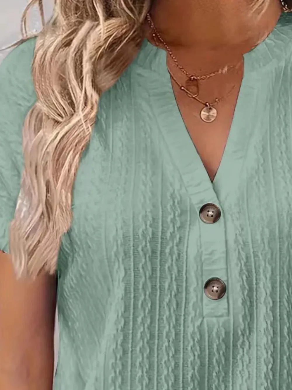 THE BREEZY NOTCH TEE